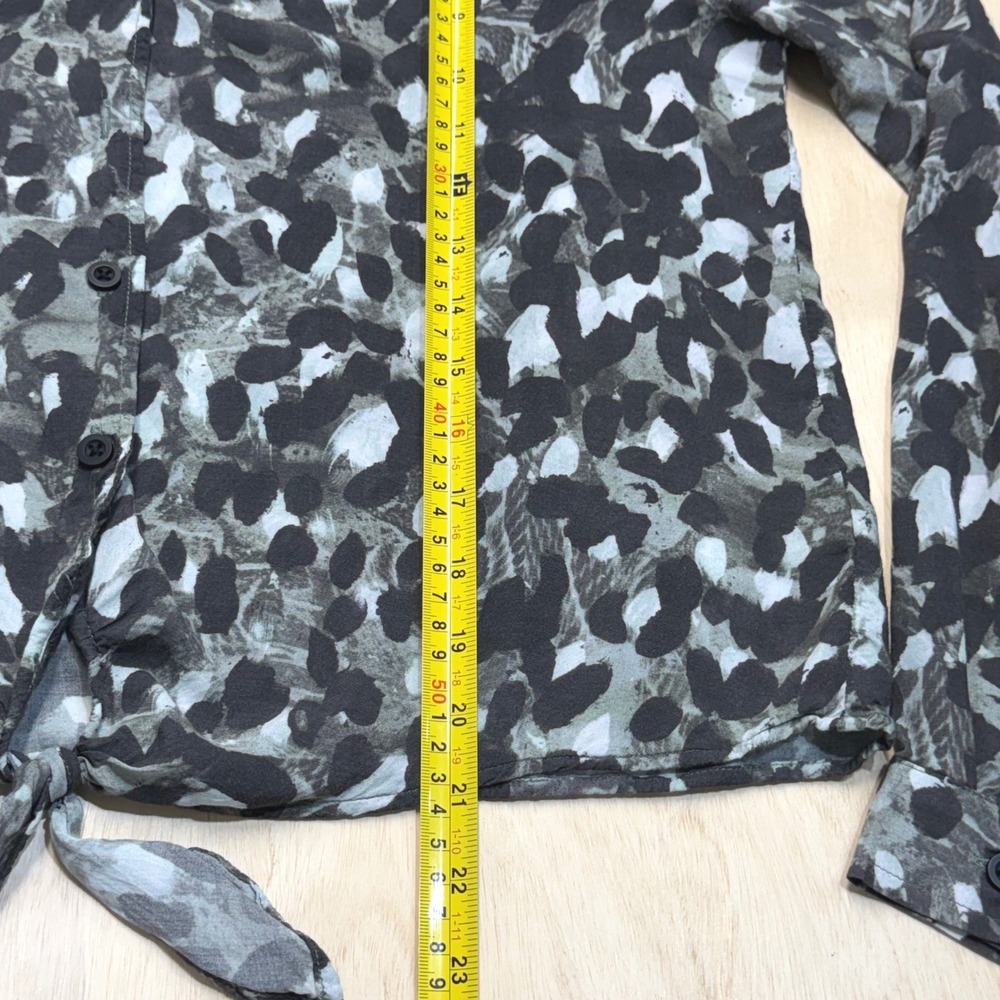 Anthropologie Cloth & Stone Shirt M Abstract Animal Print Tie Front Button Down - Picture 10 of 10